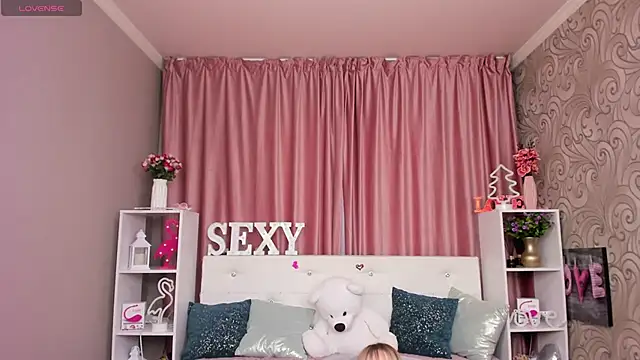 KattyPeachX online show from February 7, 7:29 am