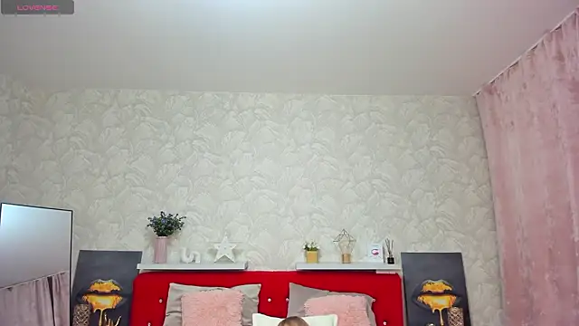 Snapshot of KattyPeachX chatting on February 3, 1:15 am KattyPeachX online show from February 3, 1:15 am