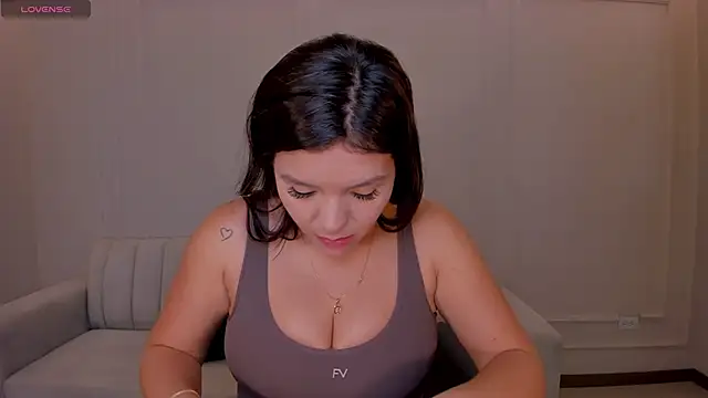 Snapshot of ValeriaRoldanX chatting on June 10, 11:42 am ValeriaRoldanX online show from June 10, 11:42 am
