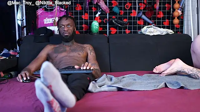 MacTroy online show from March 22, 5:38 pm