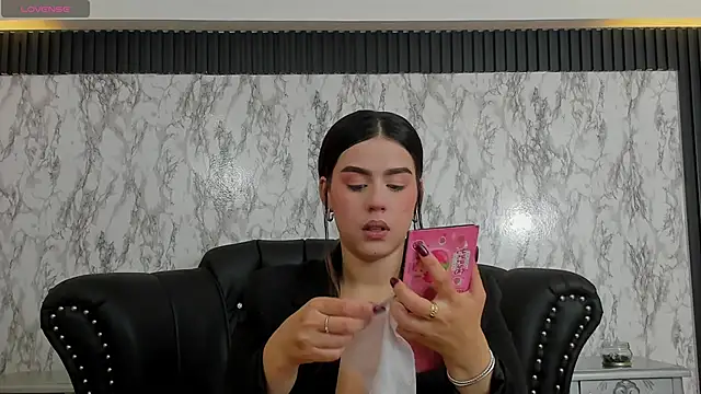 Snapshot of Miamontoya chatting on January 18, 2:44 pm Miamontoya online show from January 18, 2:44 pm