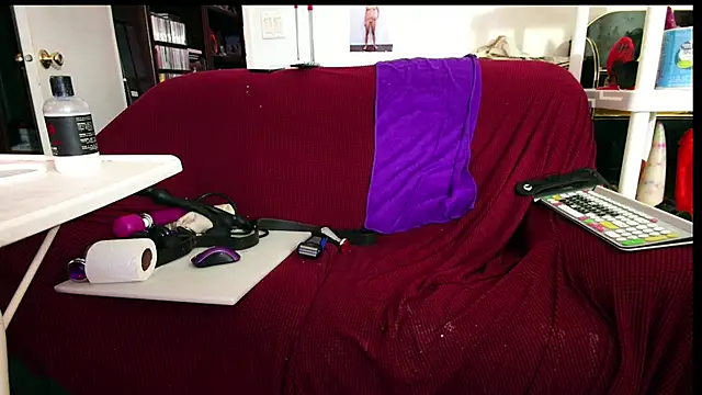 Snapshot of Alice_Love_69 chatting on May 29, 8:29 pm Alice Love 69 online show from May 29, 8:29 pm