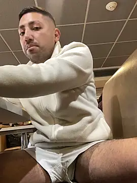 JuanZapata33 online show from November 13, 7:24 pm