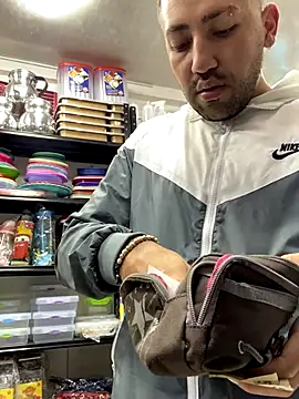 JuanZapata33 online show from November 15, 9:54 pm