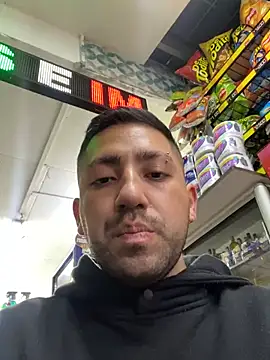 JuanZapata33 online show from February 26, 9:58 pm