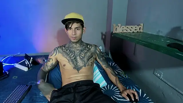 Travistanner 28 online show from September 15, 10:21 pm