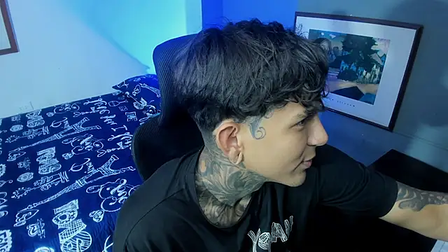 Travistanner 28 online show from November 8, 5:01 pm