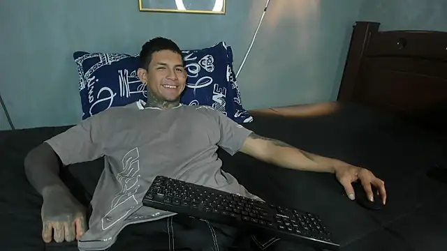 Travistanner 28 online show from February 23, 2:58 pm