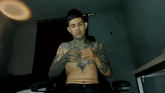 Travistanner 28 online show from March 27, 12:16 pm