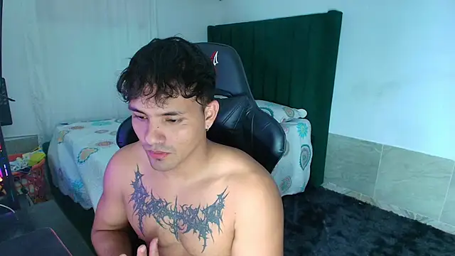 Snapshot of man_dur07 chatting on May 7, 11:10 pm man dur07 online show from May 7, 11:10 pm