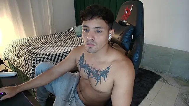 Snapshot of man_dur07 chatting on June 11, 12:32 am man dur07 online show from June 11, 12:32 am