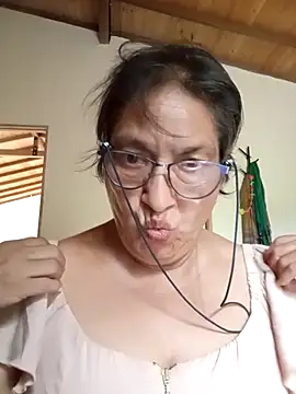 florecita69 online show from October 12, 8:30 pm