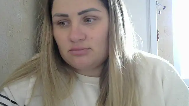 Snapshot of Honeydew-Waves chatting on October 17, 8:06 am Honeydew-Waves online show from October 17, 8:06 am