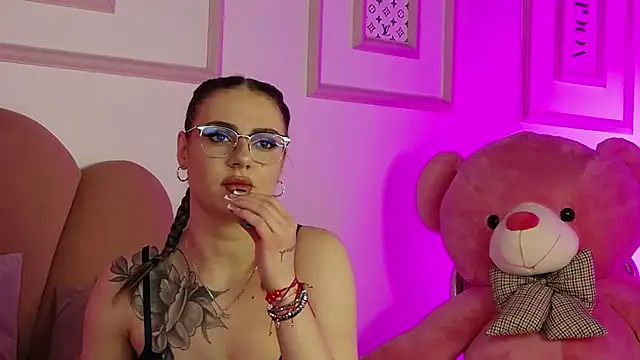 Abby  White online show from March 7, 5:32 pm