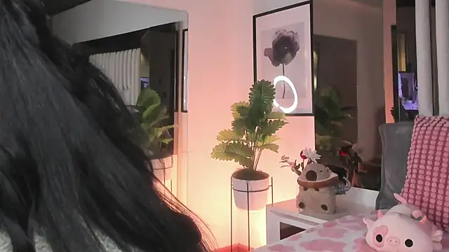 Snapshot of Kitty_Eliffe chatting on February 5, 9:41 pm Kitty Eliffe online show from February 5, 9:41 pm