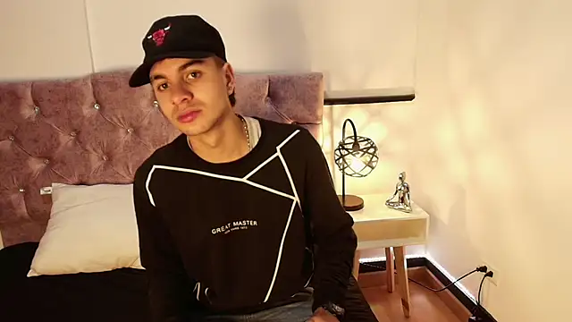 Amadeo Wild online show from December 3, 3:11 pm