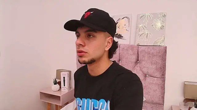 Amadeo Wild online show from February 1, 7:02 pm