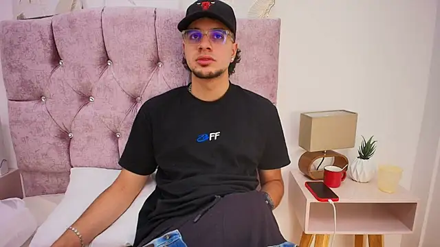 Amadeo Wild online show from February 6, 3:20 pm