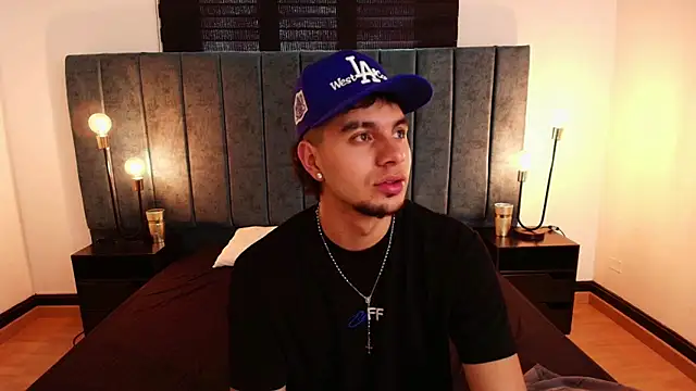 Amadeo Wild online show from February 15, 3:39 pm