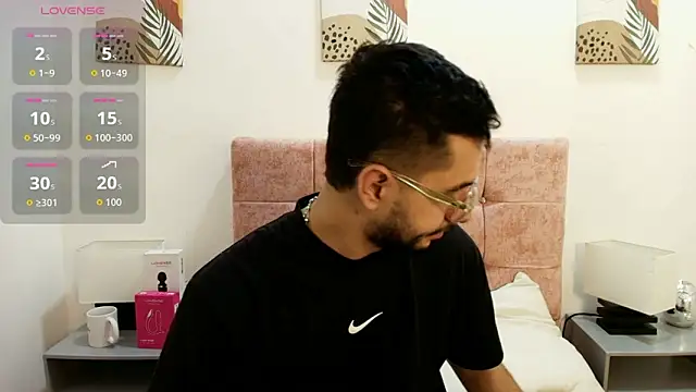 Amadeo Wild online show from March 8, 3:38 pm