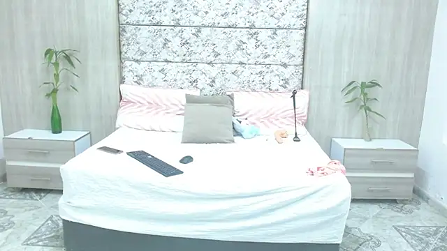 Snapshot of adara_deidara chatting on March 18, 11:52 am adara deidara online show from March 18, 11:52 am