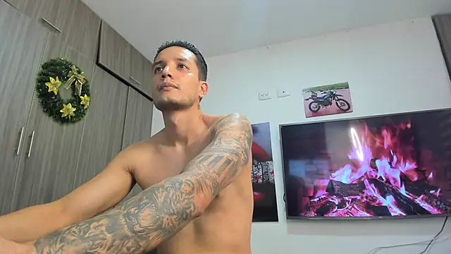 Snapshot of CbumDick chatting on February 13, 8:34 pm CbumDick online show from February 13, 8:34 pm