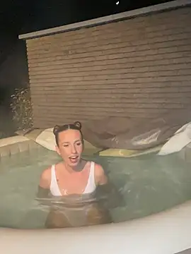 lola tentatiion online show from March 3, 8:32 pm