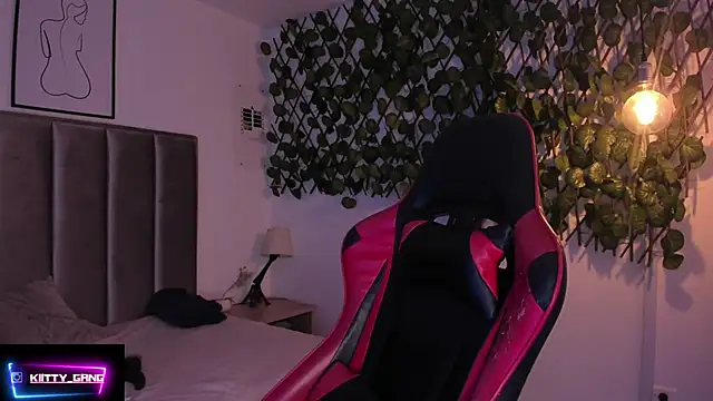 Kitty Gang online show from September 9, 2:22 am