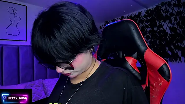 Kitty Gang online show from February 3, 2:10 am