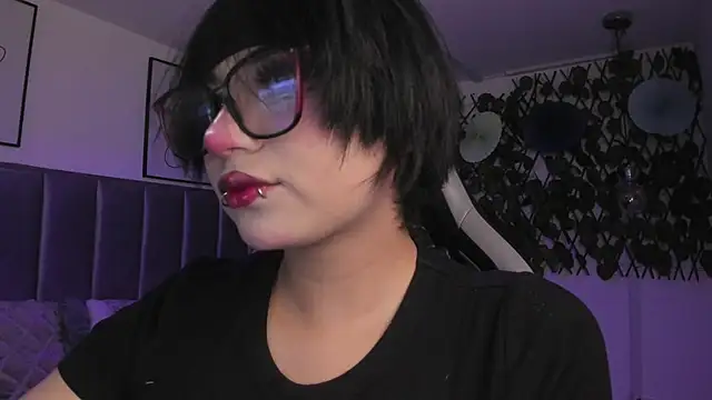 Kitty Gang online show from April 14, 1:11 am