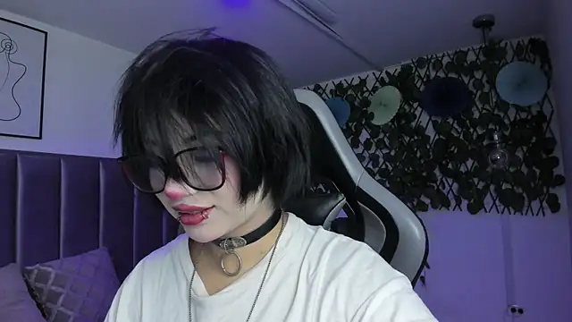 Kitty Gang online show from June 3, 1:19 am