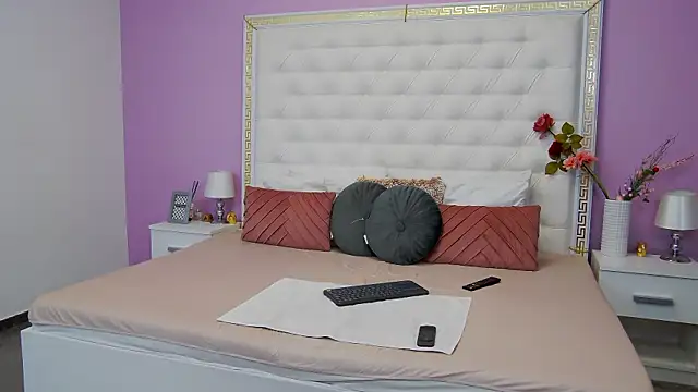 Lenna Paul online show from February 7, 2:50 am