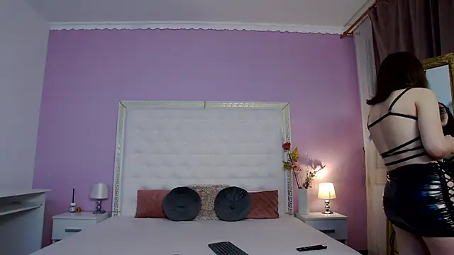 Lenna Paul online show from February 7, 5:11 am