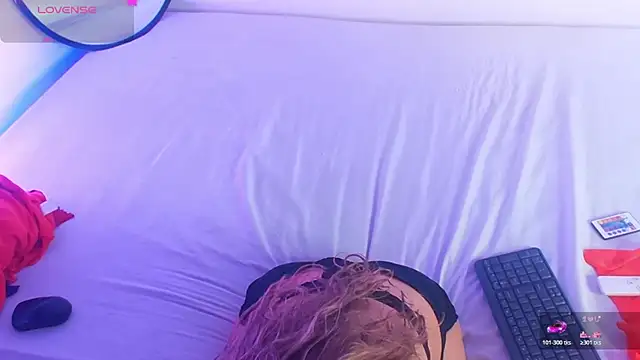 emma collson online show from February 11, 8:36 pm