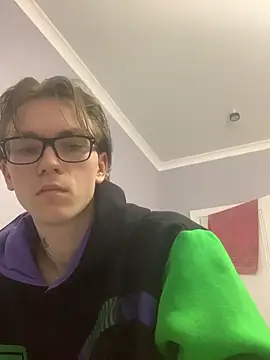 Snapshot of Alex17am chatting on November 20, 6:57 am Alex17am online show from November 20, 6:57 am