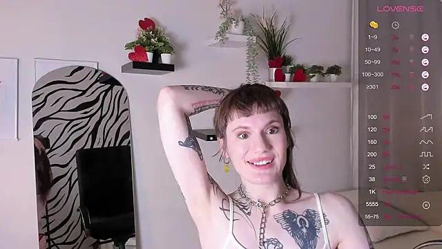 Snapshot of Fog_Foggy_Love chatting on February 28, 12:32 am Fog Foggy Love online show from February 28, 12:32 am