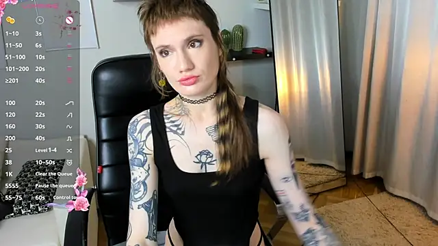 Snapshot of Fog_Foggy_Love chatting on October 11, 8:51 pm Fog Foggy Love online show from October 11, 8:51 pm
