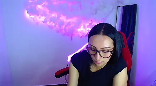 Snapshot of yaralyminjo2 chatting on December 3, 2:05 pm yaralyminjo2 online show from December 3, 2:05 pm