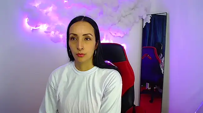 Snapshot of yaralyminjo2 chatting on December 9, 2:06 pm yaralyminjo2 online show from December 9, 2:06 pm