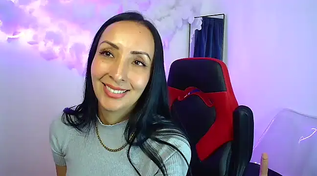 Snapshot of yaralyminjo2 chatting on December 11, 8:07 pm yaralyminjo2 online show from December 11, 8:07 pm