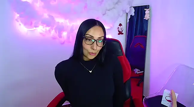 Snapshot of yaralyminjo2 chatting on December 20, 2:05 pm yaralyminjo2 online show from December 20, 2:05 pm