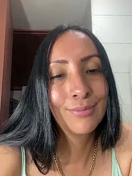 Snapshot of yaralyminjo2 chatting on January 11, 12:33 am yaralyminjo2 online show from January 11, 12:33 am