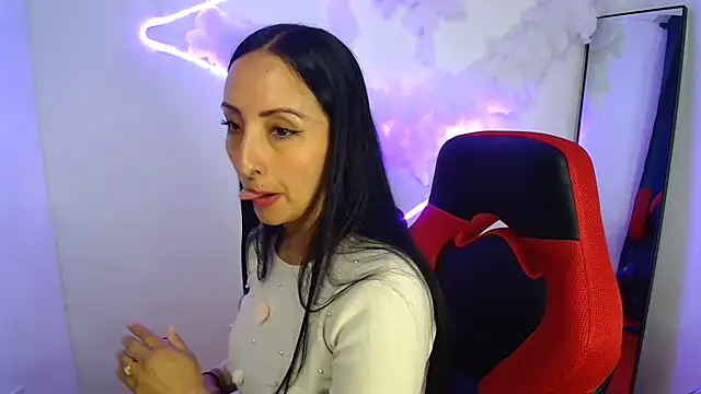 Snapshot of yaralyminjo2 chatting on January 22, 5:38 pm yaralyminjo2 online show from January 22, 5:38 pm