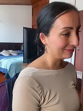 Snapshot of yaralyminjo2 chatting on March 13, 5:39 pm yaralyminjo2 online show from March 13, 5:39 pm