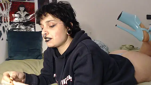 kinkyspirali online show from December 16, 7:30 pm