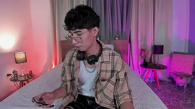 novaybrian online show from December 13, 4:54 am