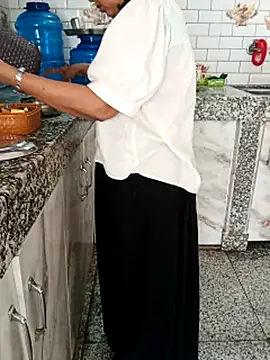 Snapshot of Saroj-Shah chatting on February 3, 6:40 am Saroj-Shah online show from February 3, 6:40 am