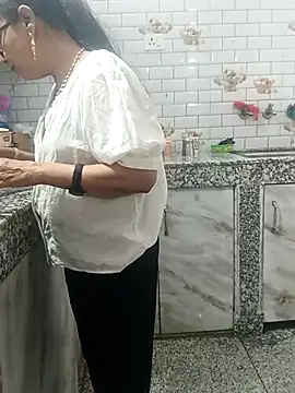 Snapshot of Saroj-Shah chatting on April 11, 7:45 am Saroj-Shah online show from April 11, 7:45 am