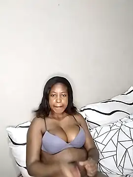 Snapshot of queenbboobs chatting on January 11, 5:40 pm queenbboobs online show from January 11, 5:40 pm