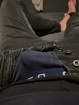 Snapshot of mrniceguy198 chatting on March 8, 8:12 pm mrniceguy198 online show from March 8, 8:12 pm